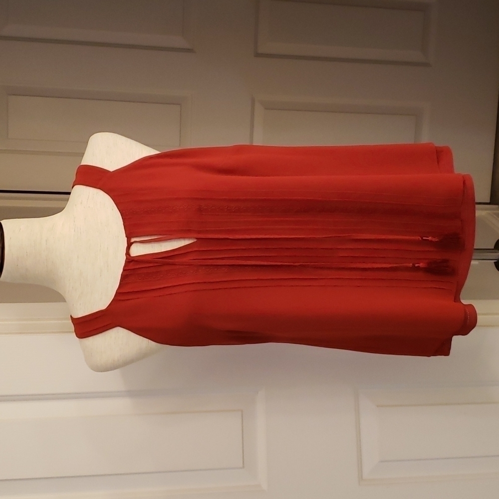 𝅺WHITE House Black Market Tassel Tie Tank